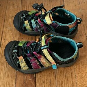 Keen Rainbow Newport H2 unisex sandal.
